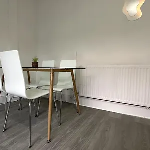 Wonderful 2 Bedroom On Tower Bridge London