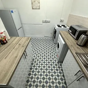 Spectacular 2 Bedroom On Tower Bridge London